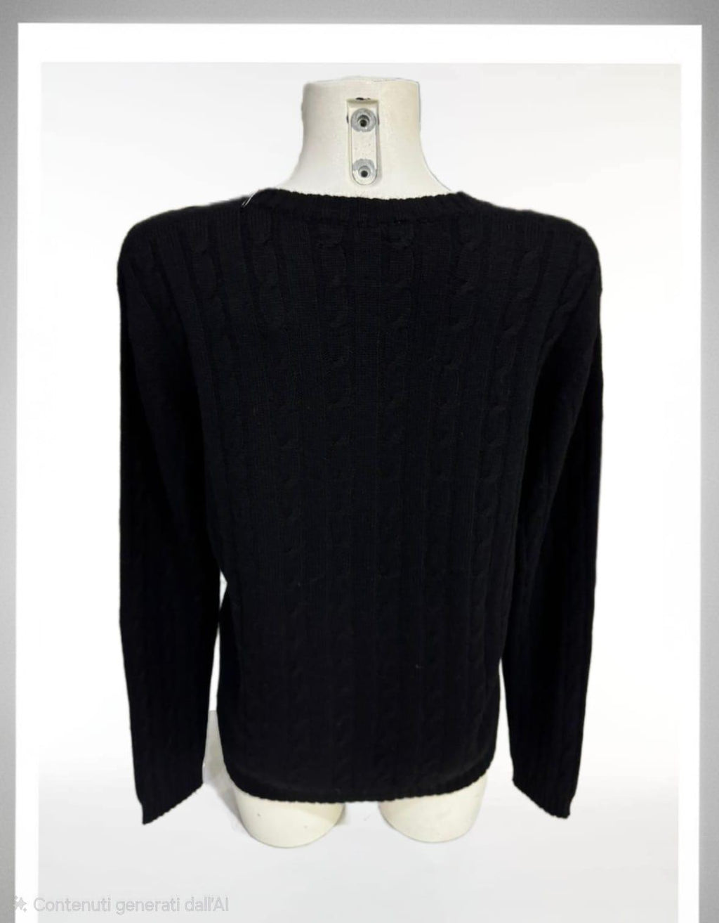 Maglia nera traforata