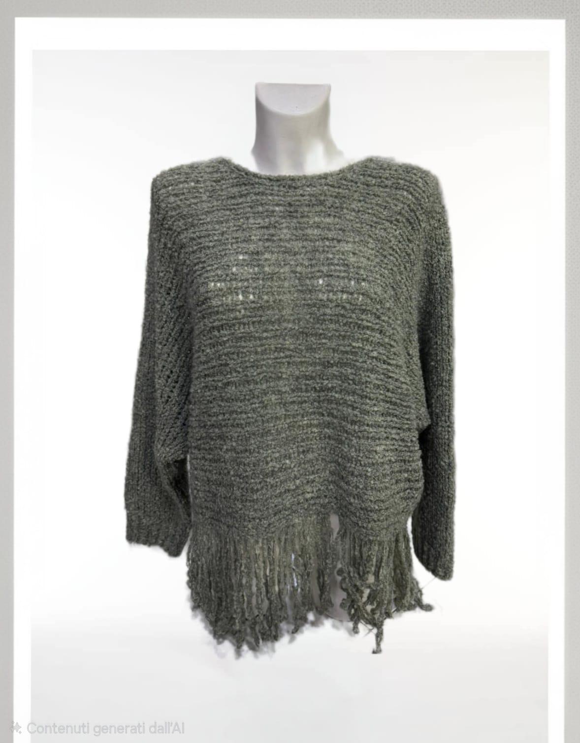 Maglione oversize verde con frange al fondo