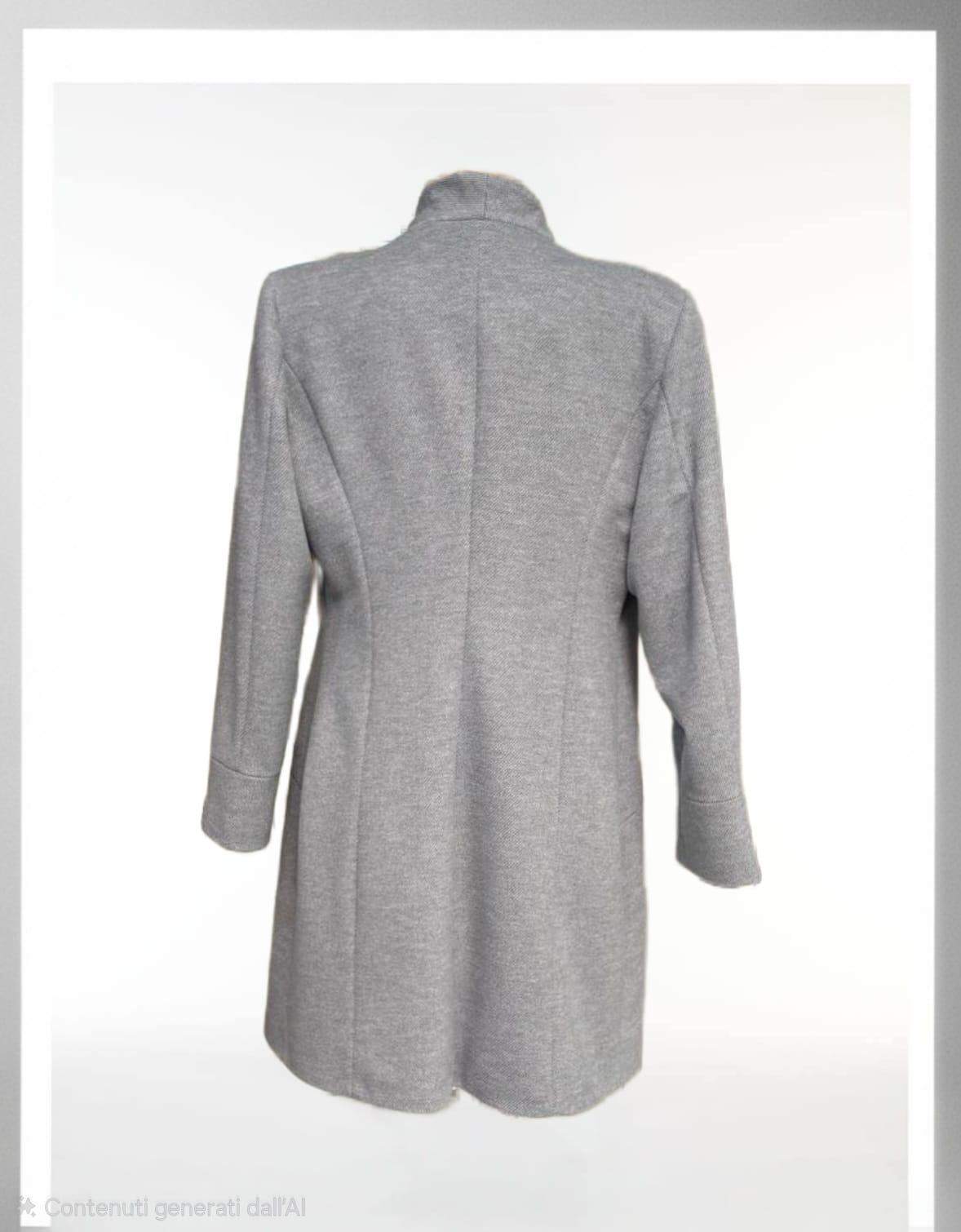 Cappotto mono petto con tre bottoni