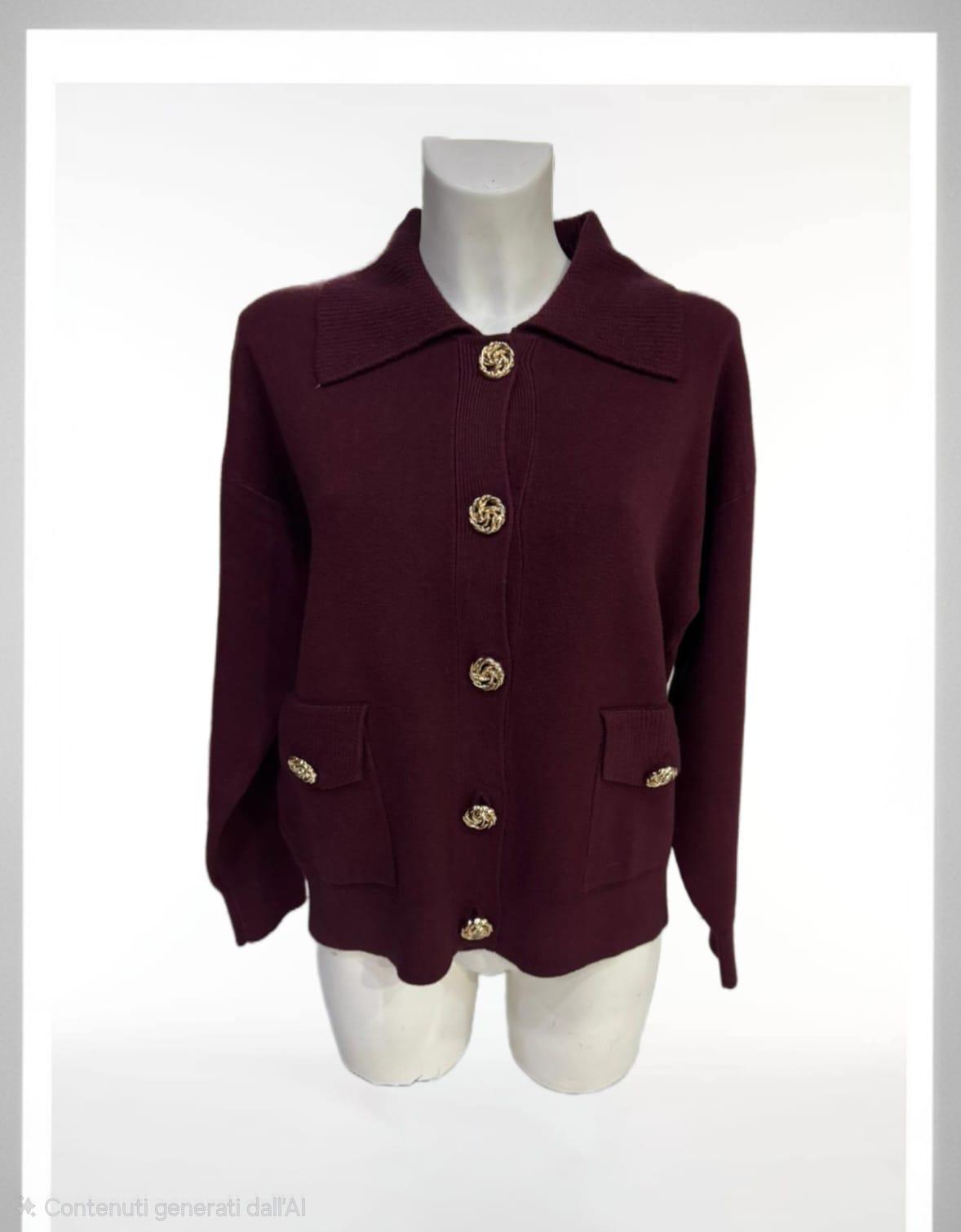 Maglia bordeuax con bottoni oro
