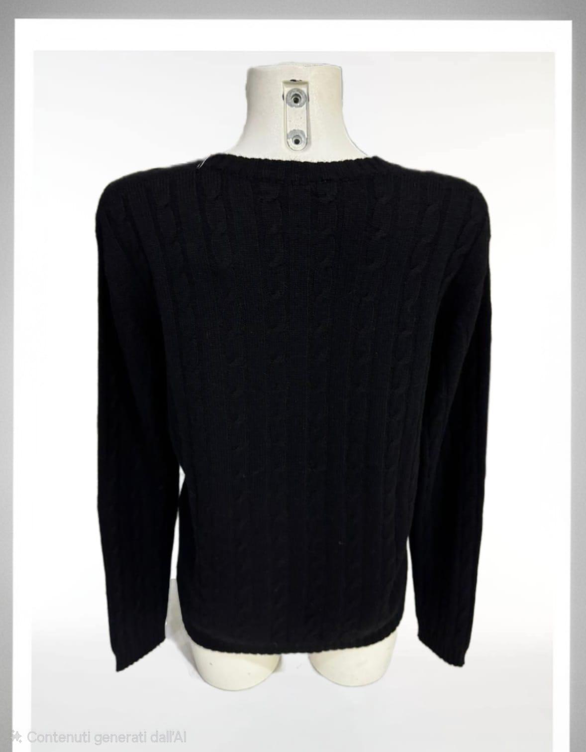 Maglia nera con bottoni