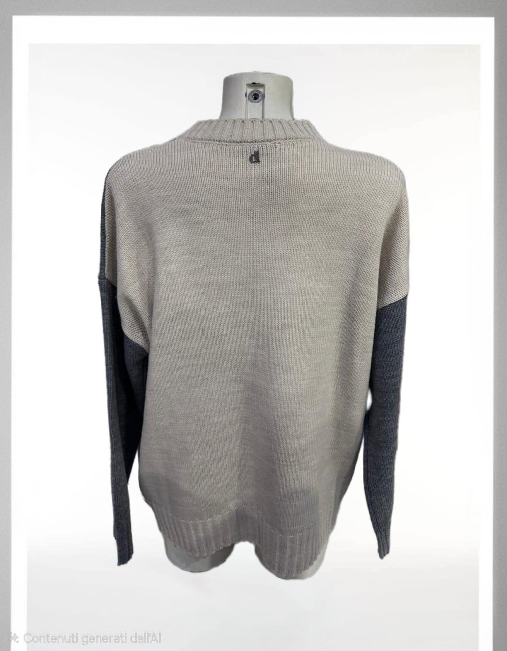 Maglia grigia e beige