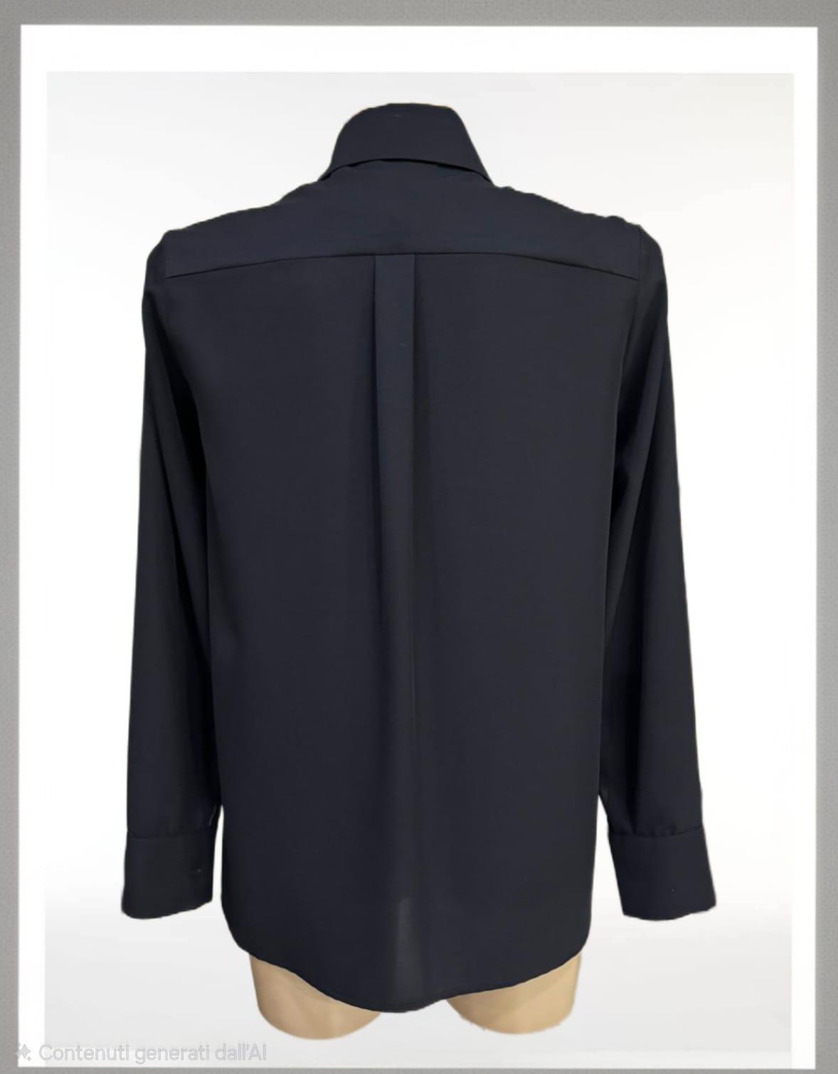 Camicia nera con taschino