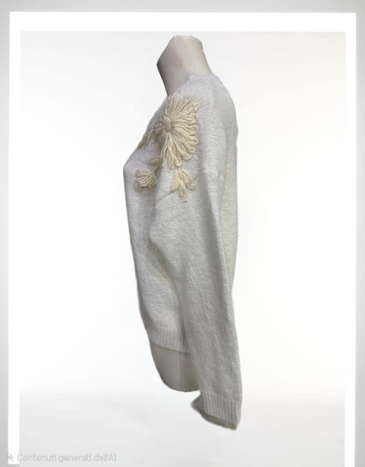 Maglia bianca con fiore