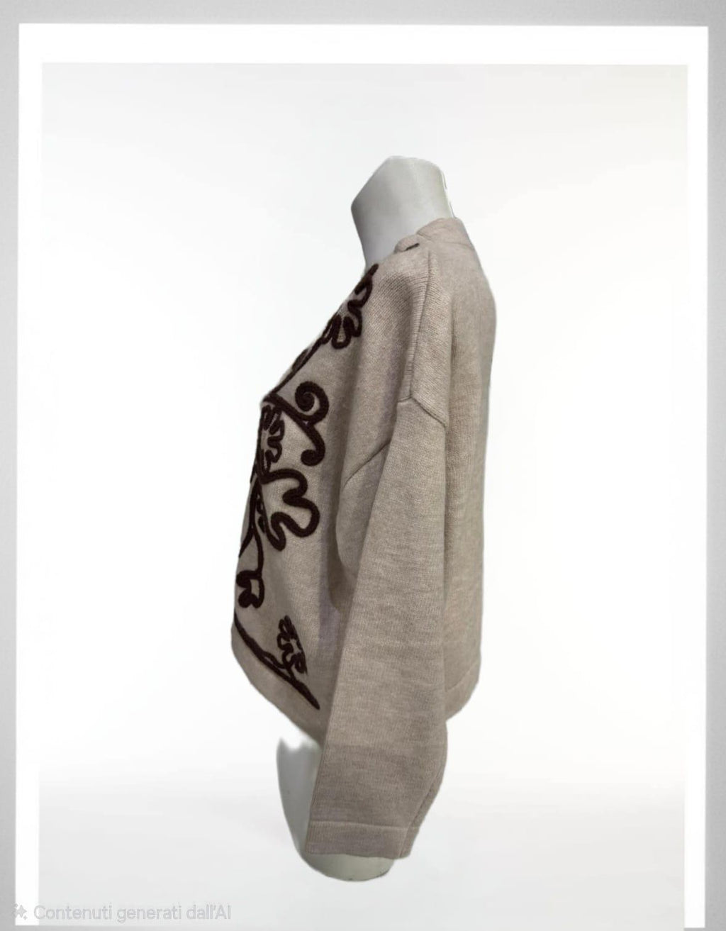 Maglia beige con ricami marrone
