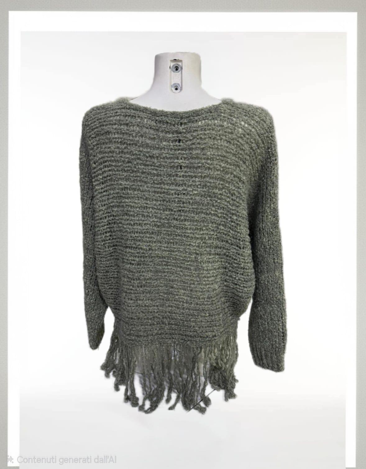 Maglione oversize verde con frange al fondo