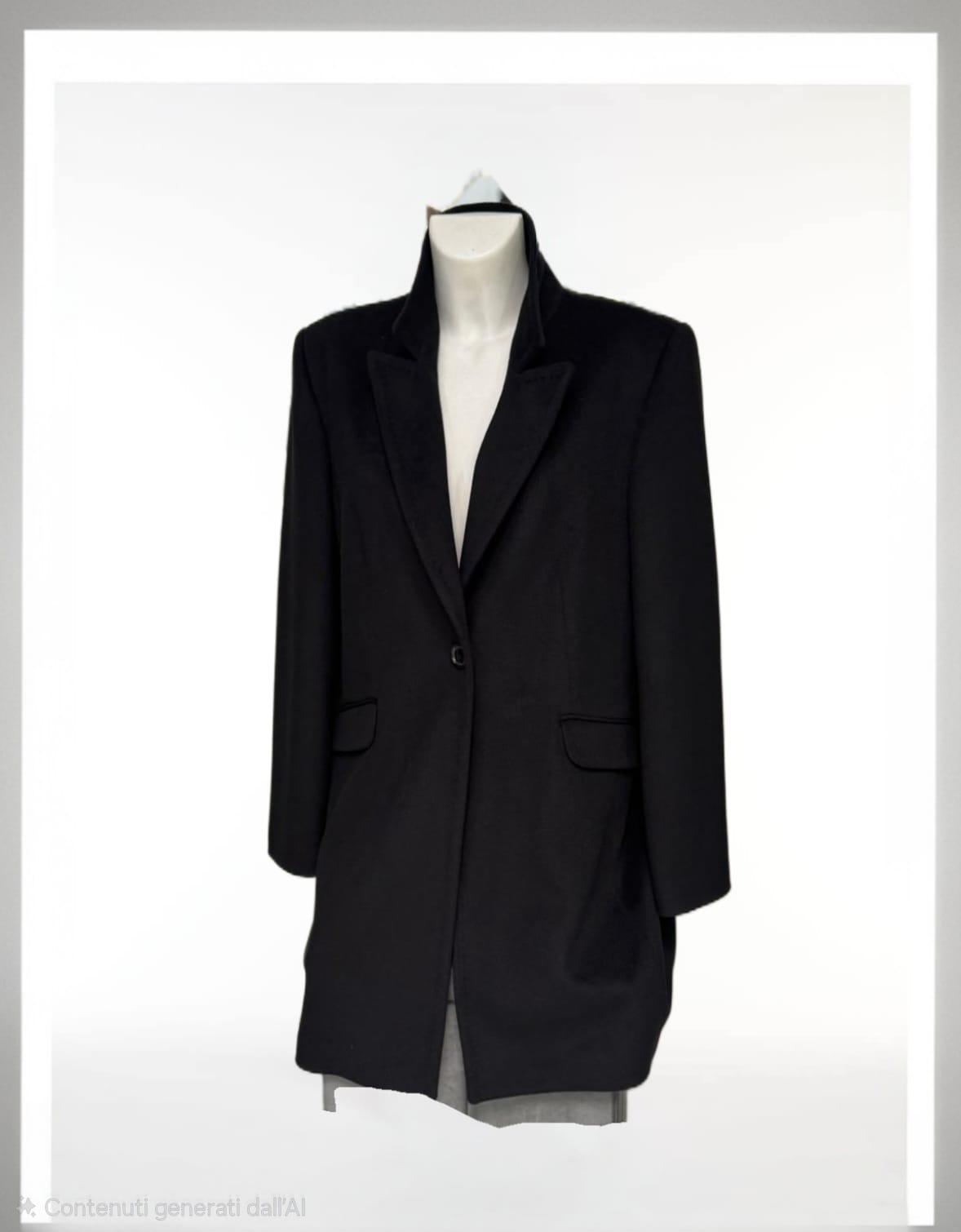 Cappotto baronetto di cannella tre quarti